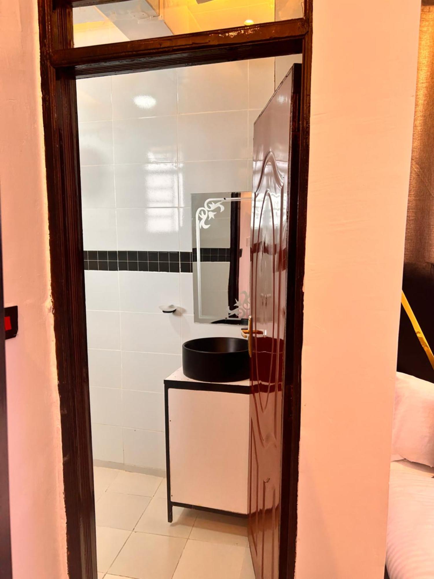 Sandalwood Suites Nakuru - Studios & One Bedroom Suites Екстер'єр фото